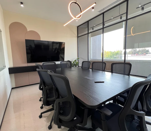 Oficina para juntas remodelada